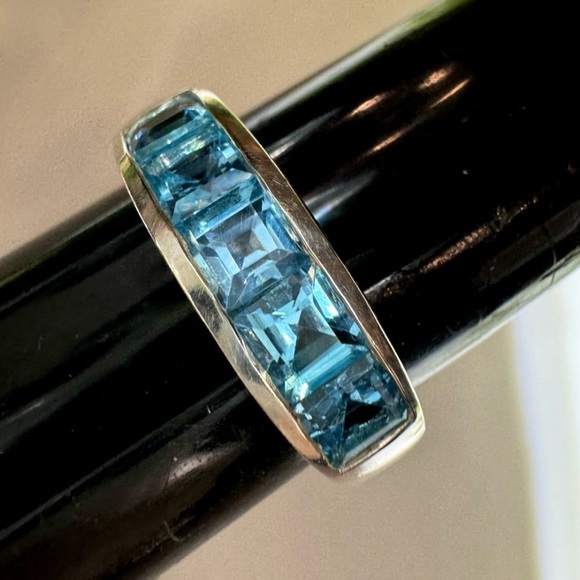 Vintage Princess cut Blue Topaz Raised band ring. Size about an 8 - Picture 12 of 16